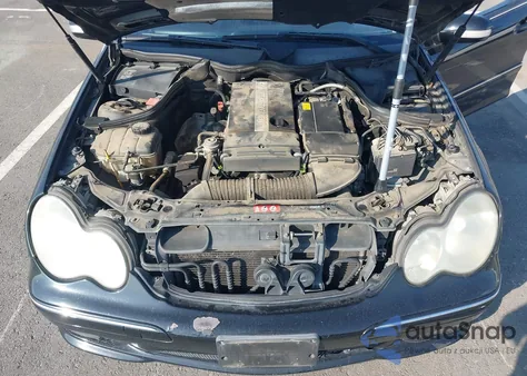 2005 Mercedes-Benz C 230 Kompressor Sport z USA, uszkodzony, nr VIN WDBRF40J05F711125